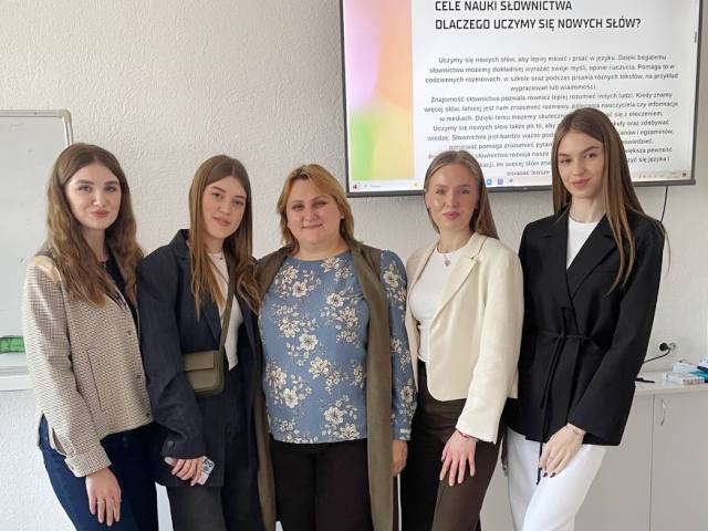 Студенти-практиканти з Луцька під час зустрічі з керівником педагогічної практики від ТНПУ Заваринською І.Ф.
